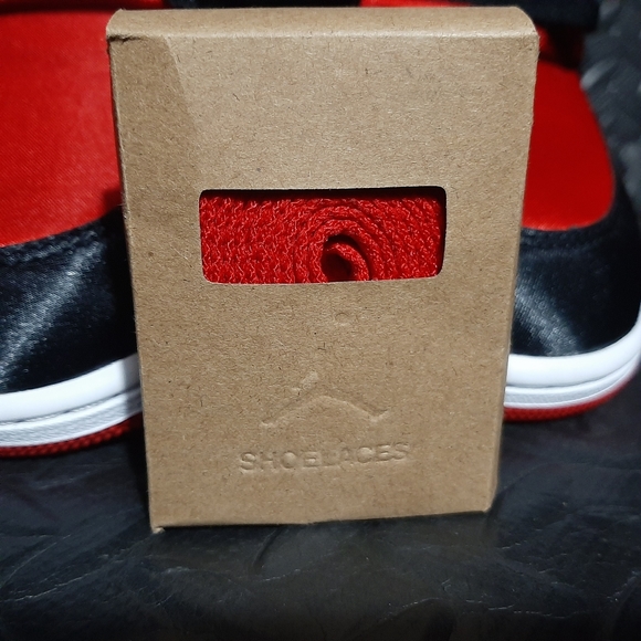 Jordan 1 Retro High OG Satin Bred (Women's) FD4810-061 size 12 - Picture 7 of 12